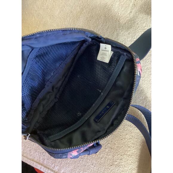 Lululemon Everywhere Belt Bag Dappled Daze Blue Floral Multicolor EUC - Picture 6 of 10